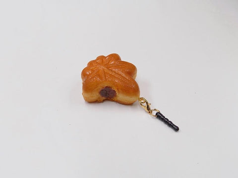 Broken Momiji Manju (Maple Leaf-Shaped Steamed Bun) (small) Headphone Jack Plug