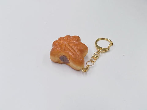 Broken Momiji Manju (Maple Leaf-Shaped Steamed Bun) (small) Keychain