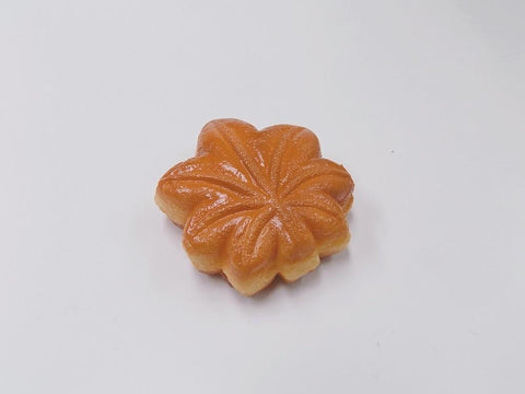 Momiji Manju (Maple Leaf-Shaped Steamed Bun) Magnet