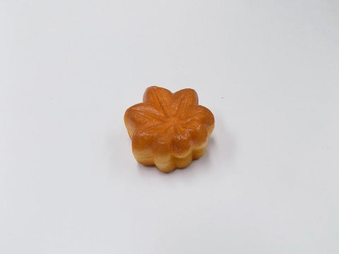 Momiji Manju (Maple Leaf-Shaped Steamed Bun) (small) Magnet